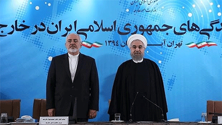 el presidente iraní junto a su ministro de Asuntos Exteriores Irán pide a Arabia Saudí que ponga fin a sus intromisiones en Oriente Medio